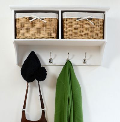 White hanging shelf with 2 natural baskets