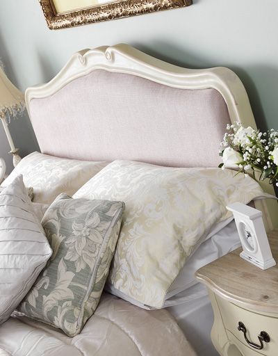 double bed (upholstered)